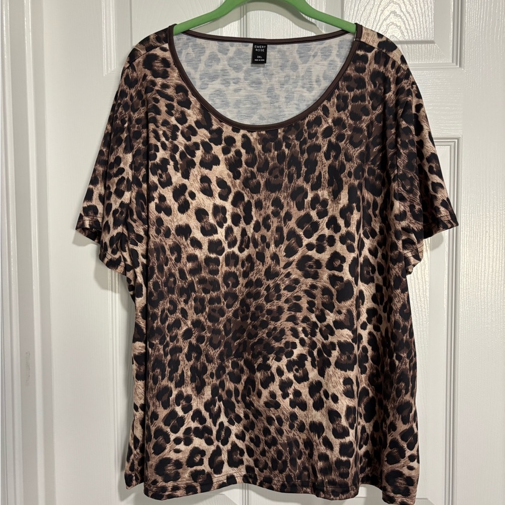 Women's Brown Leopard Print Short Sleeve Scoop Neck Top